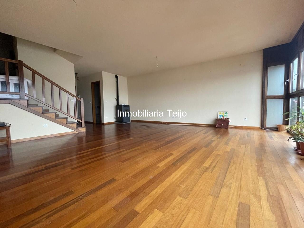 Foto 3 SE ALQUILA ADOSADO CON GARAJE Y PATIO EN A GRAÑA (SIN MUEBLES)