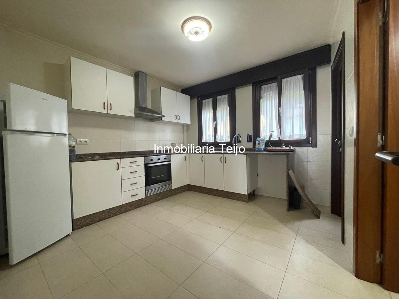 Foto 6 SE ALQUILA ADOSADO CON GARAJE Y PATIO EN A GRAÑA (SIN MUEBLES)