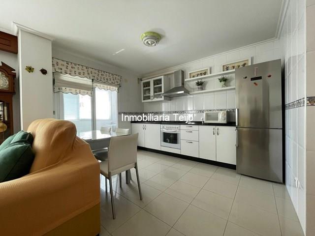 SE ALQUILA APARTAMENTO DE UN DORMITORIO EN FAJARDO. ASCENSOR Y CALEFACCIÓN. - Ferrol