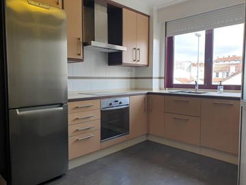 SE ALQUILA DUPLEX CON PLAZA DE GARAJE EN A GÁNDARA - Narón