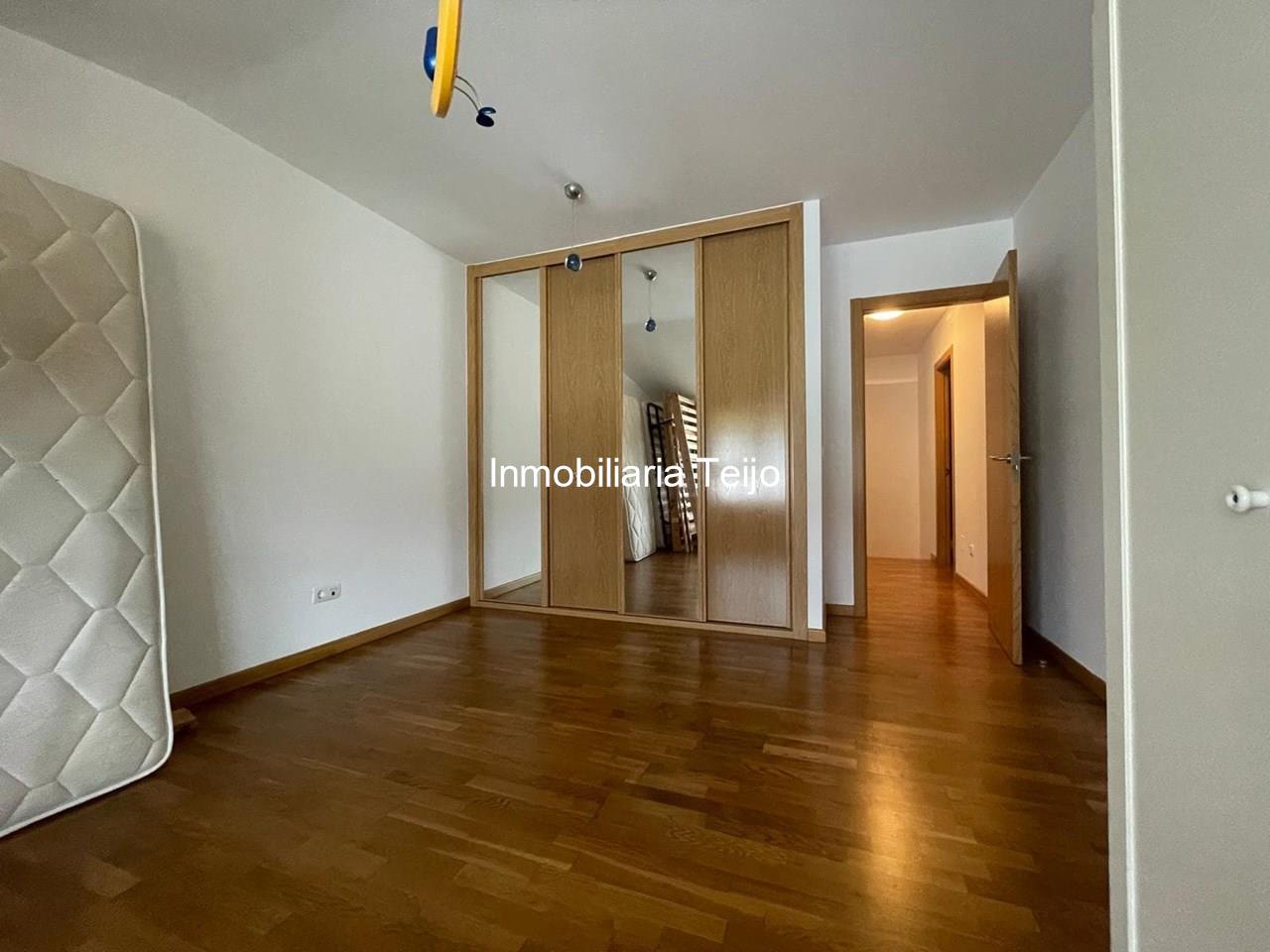 Foto 15 SE ALQUILA DUPLEX SEMINUEVO AMUEBLADO EN MUGARDOS (ASCENSOR Y PLAZA DE GARAJE)