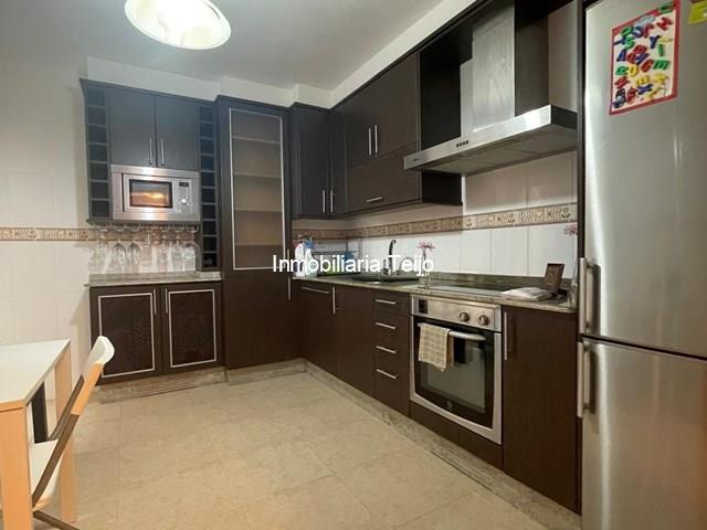 SE ALQUILA DUPLEX SEMINUEVO AMUEBLADO EN MUGARDOS (ASCENSOR Y PLAZA DE GARAJE)