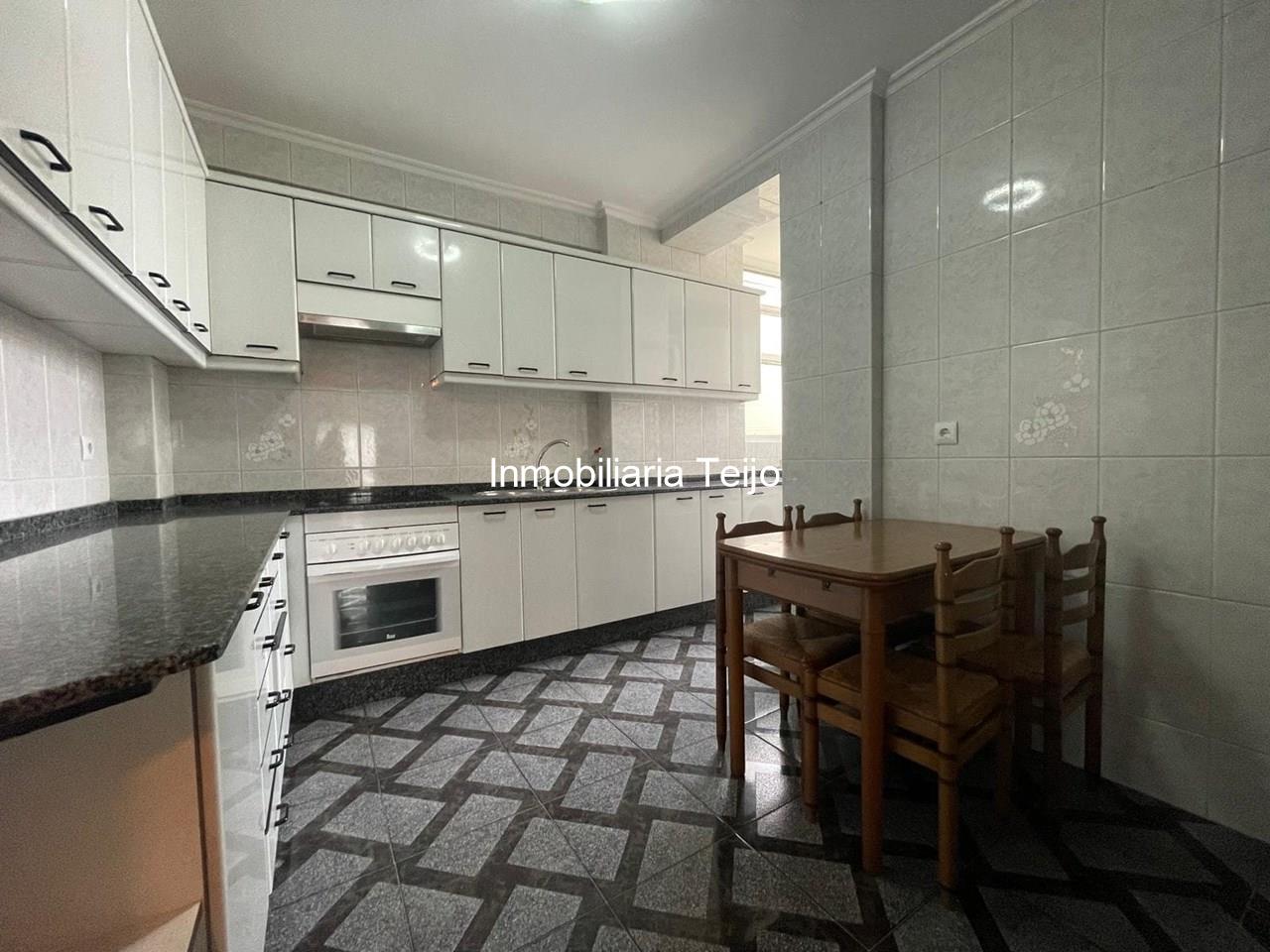 Foto 1 SE ALQUILA PISO DE 3 DORMITORIOS, BAÑO Y ASEO EN CARANZA CON ASCENSOR