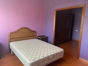SE ALQUILA PISO EN NARÓN 