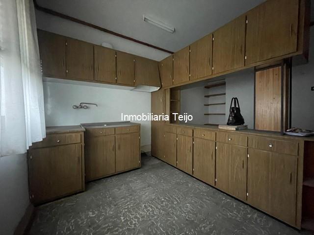 SE VENDE APARTAMENTO EN ULTRAMAR PARA REFORMA INTEGRAL SIN ASCENSOR Y CON TRASTERO - Ferrol