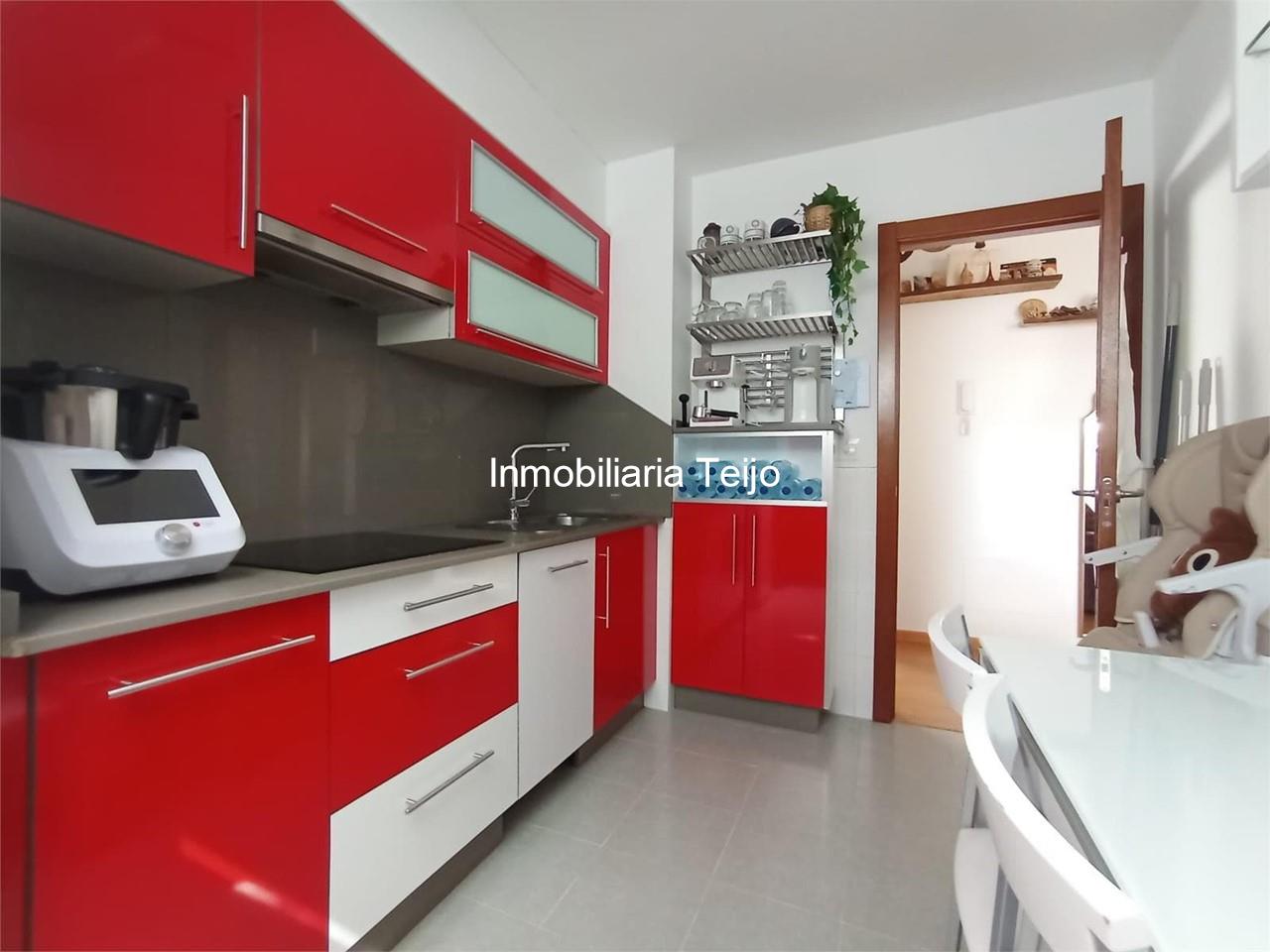 Foto 3 SE VENDE ÁTICO CON GARAJE, TRASTERO, ASCENSOR Y PISCINA COMUNITARIA EN MUGARDOS