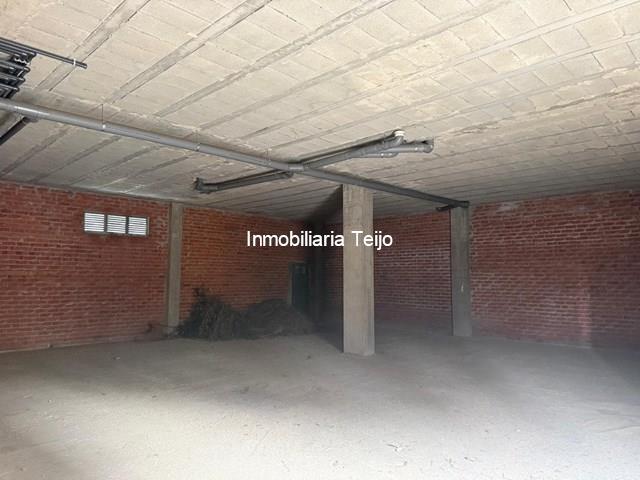 SE VENDE BAJO COMERCIAL EN CATABOIS (EN ESTADO DE OBRA)  - Ferrol