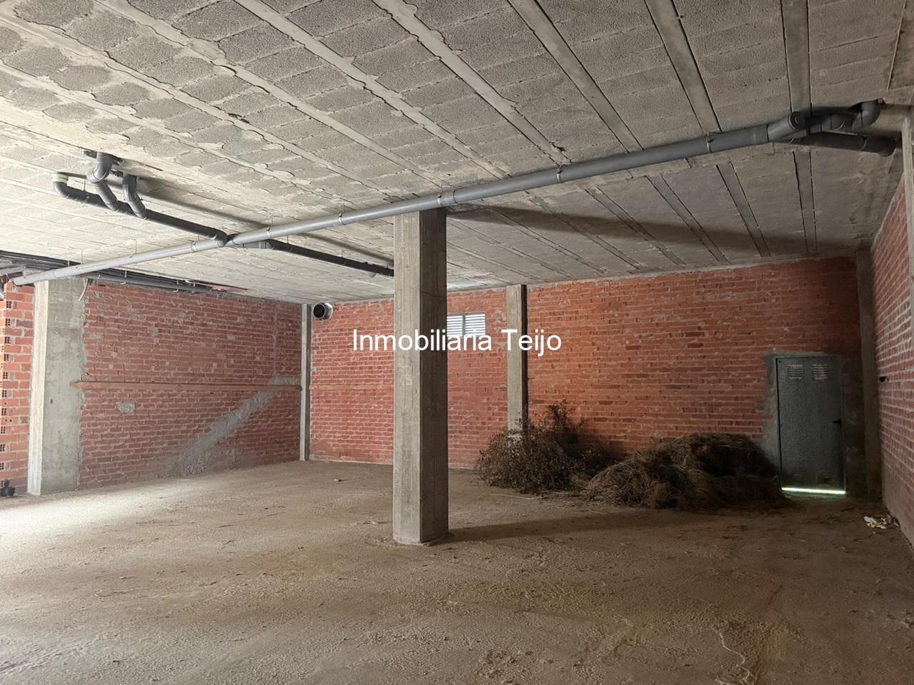 Foto 2 SE VENDE BAJO COMERCIAL EN CATABOIS (EN ESTADO DE OBRA) 