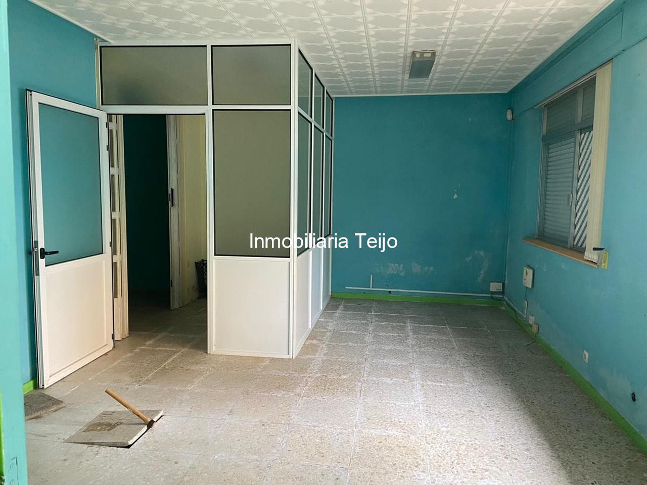 Foto 1 SE VENDE BAJO COMERCIAL EN CATABOIS - POSIBILIDAD DE CONVERTIR EN VIVIENDA