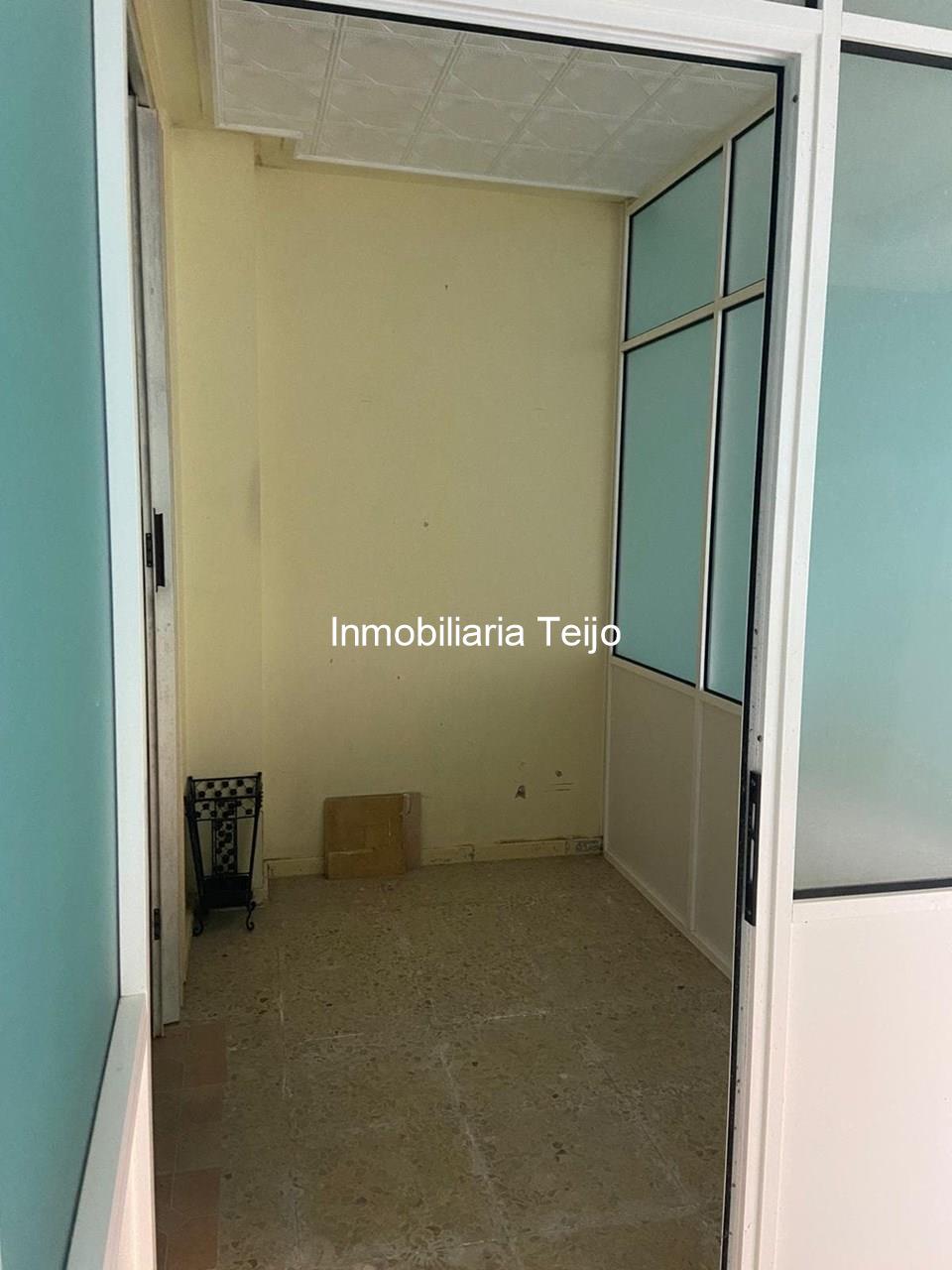 Foto 3 SE VENDE BAJO COMERCIAL EN CATABOIS - POSIBILIDAD DE CONVERTIR EN VIVIENDA