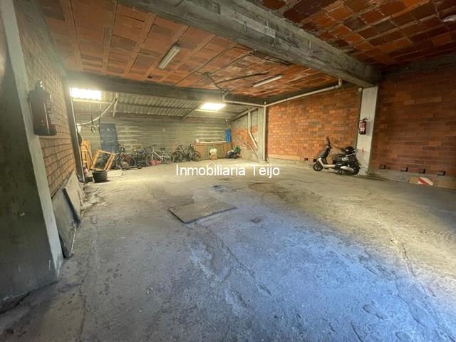 SE VENDE BAJO DE OBRA CON PORTAL AUTOMATICO EN FREIXEIRO - Narón