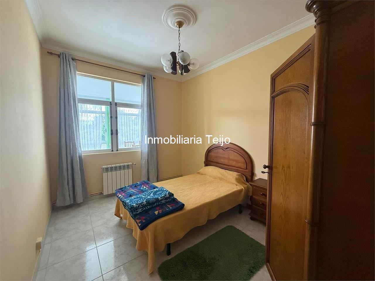 Foto 14 SE VENDE CASA ADOSADA CON BAJO COMERCIAL Y DOS VIVIENDAS EN CATABOIS