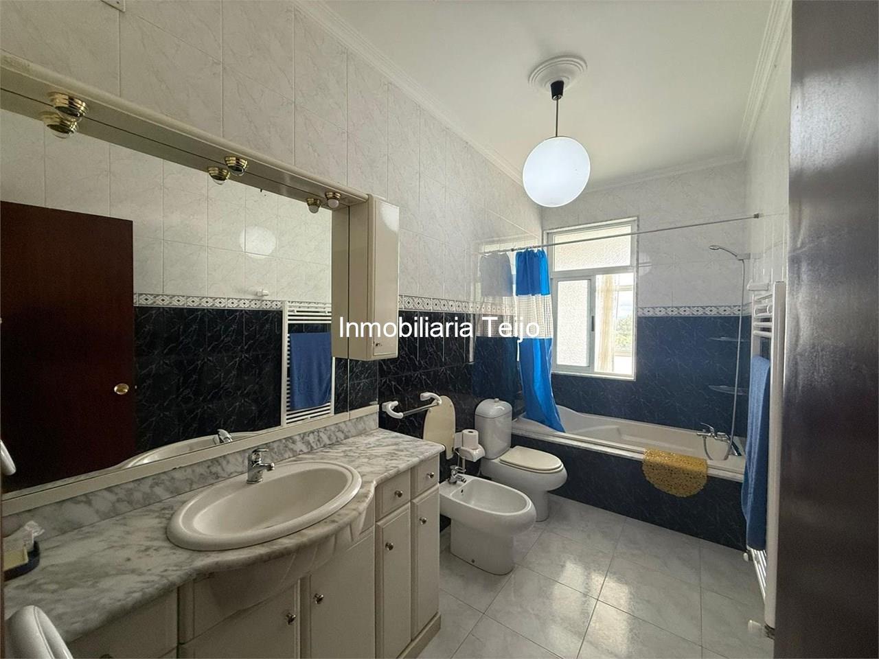 Foto 15 SE VENDE CASA ADOSADA CON BAJO COMERCIAL Y DOS VIVIENDAS EN CATABOIS
