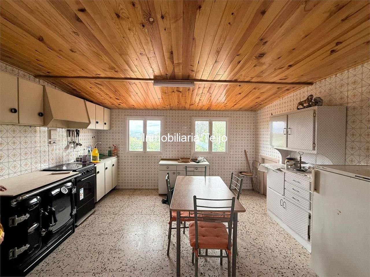 Foto 18 SE VENDE CASA ADOSADA CON BAJO COMERCIAL Y DOS VIVIENDAS EN CATABOIS