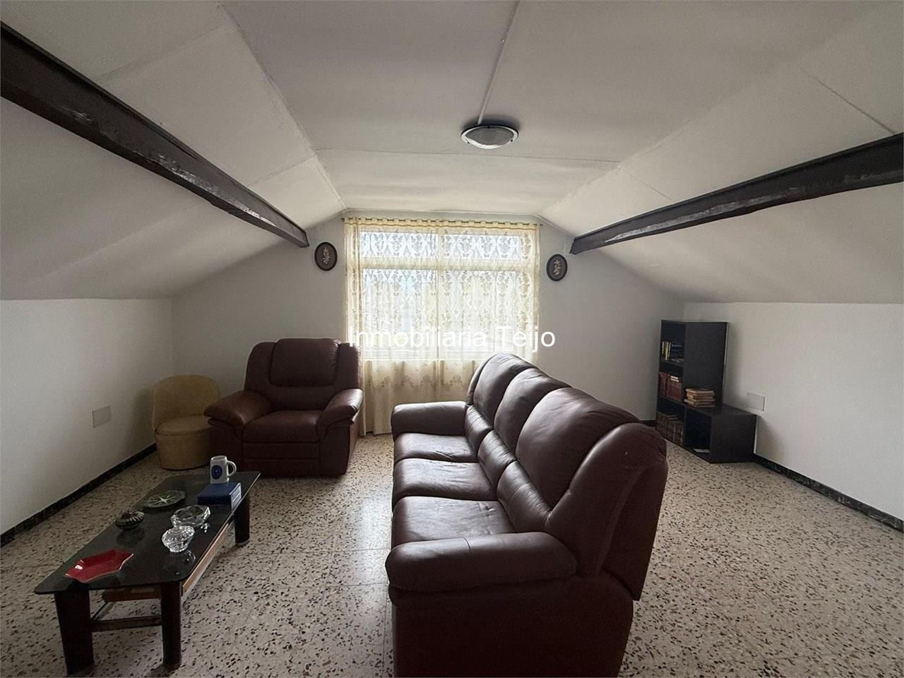 Foto 20 SE VENDE CASA ADOSADA CON BAJO COMERCIAL Y DOS VIVIENDAS EN CATABOIS