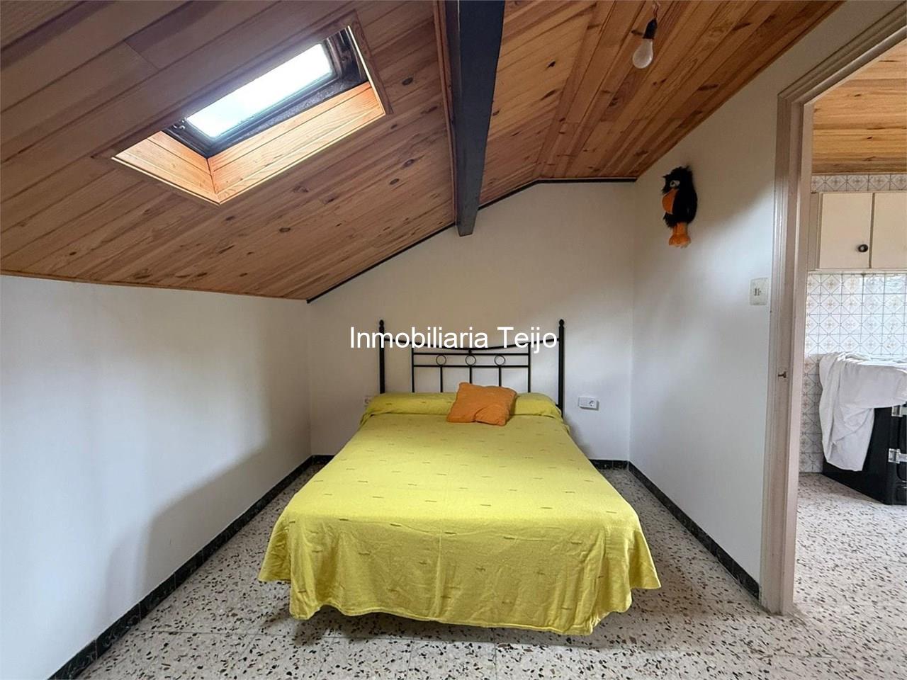 Foto 23 SE VENDE CASA ADOSADA CON BAJO COMERCIAL Y DOS VIVIENDAS EN CATABOIS