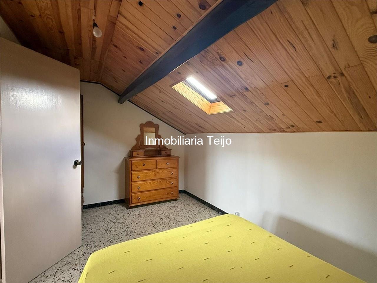 Foto 24 SE VENDE CASA ADOSADA CON BAJO COMERCIAL Y DOS VIVIENDAS EN CATABOIS