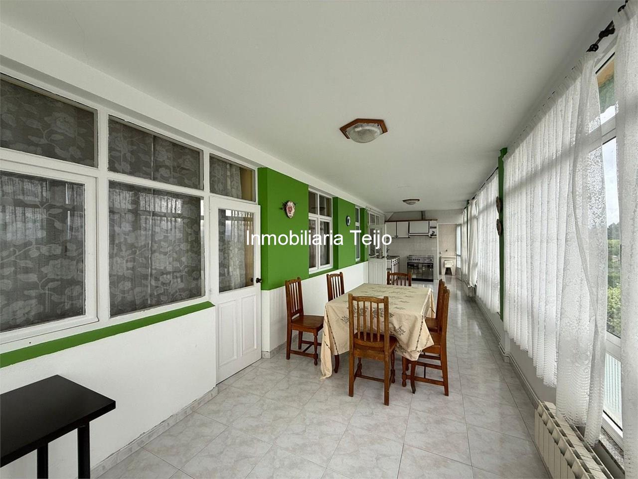 Foto 5 SE VENDE CASA ADOSADA CON BAJO COMERCIAL Y DOS VIVIENDAS EN CATABOIS