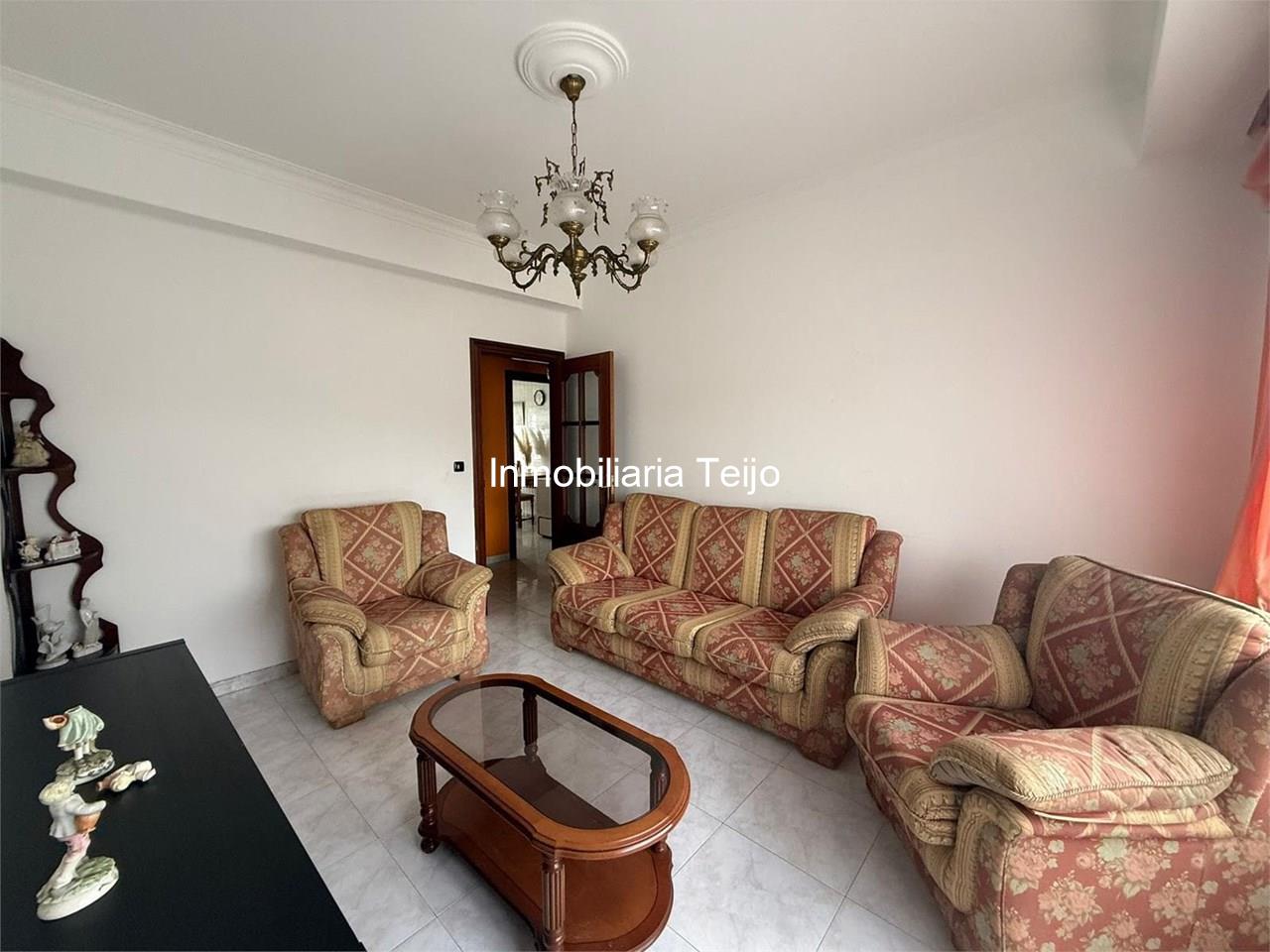 Foto 7 SE VENDE CASA ADOSADA CON BAJO COMERCIAL Y DOS VIVIENDAS EN CATABOIS