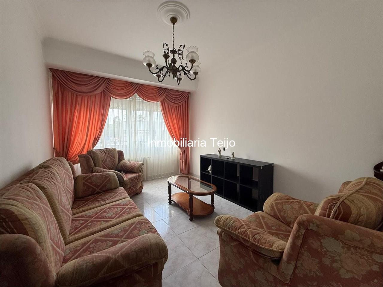Foto 8 SE VENDE CASA ADOSADA CON BAJO COMERCIAL Y DOS VIVIENDAS EN CATABOIS