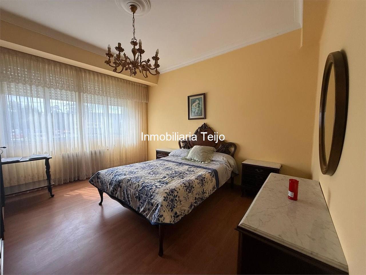 Foto 9 SE VENDE CASA ADOSADA CON BAJO COMERCIAL Y DOS VIVIENDAS EN CATABOIS