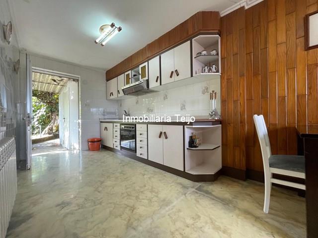 SE VENDE CASA ADOSADA CON CALEFACCIÓN DE PROPANO Y FINCA EN CATABOIS  - Ferrol