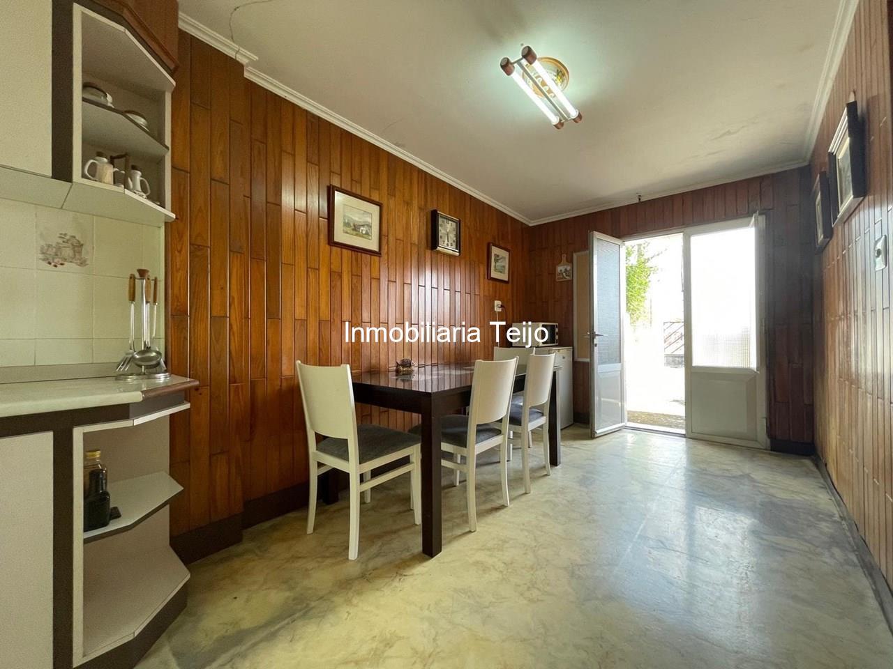 Foto 2 SE VENDE CASA ADOSADA CON CALEFACCIÓN DE PROPANO Y FINCA EN CATABOIS 