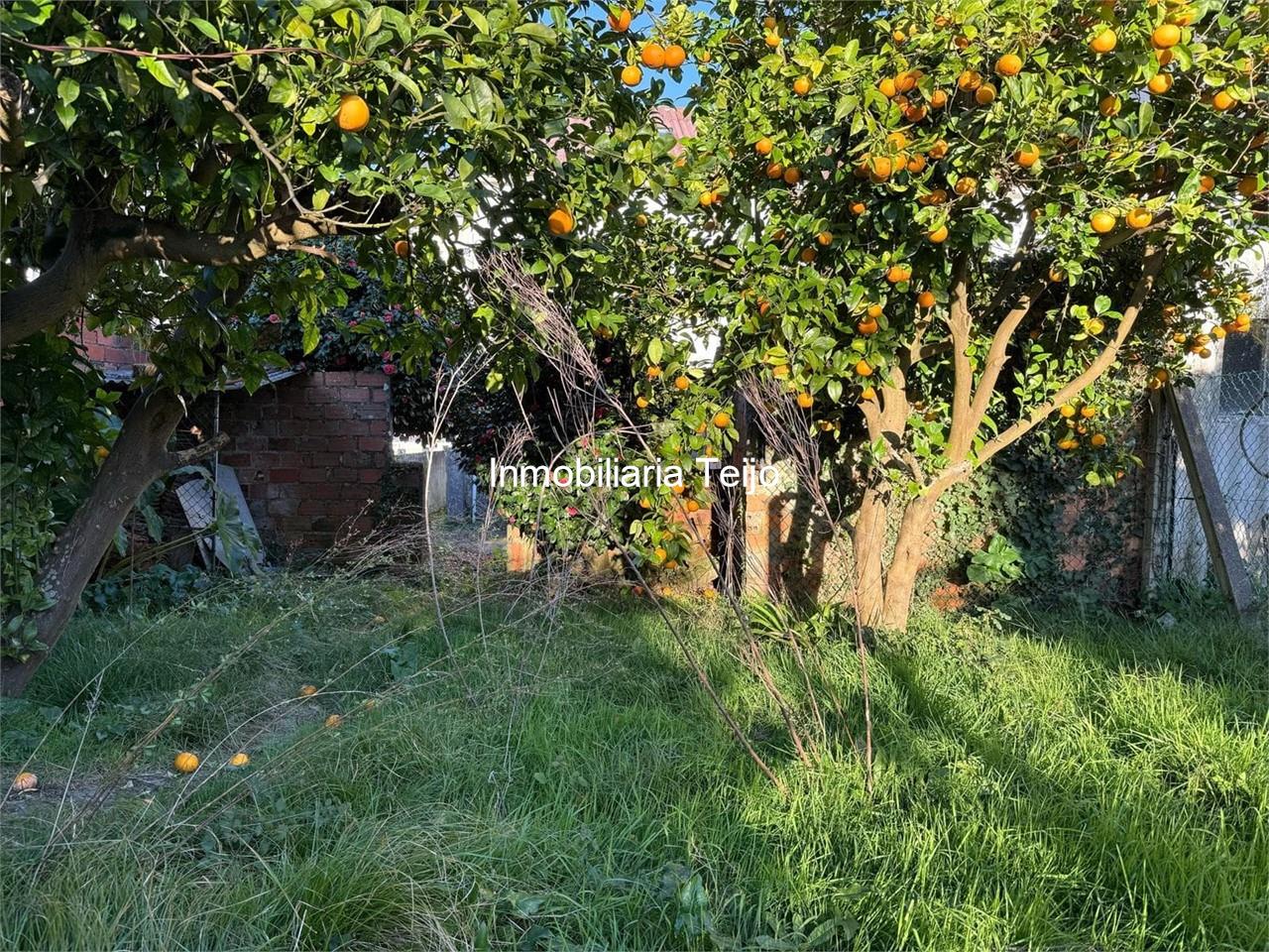 Foto 4 SE VENDE CASA ADOSADA CON FINCA EN CATABOIS