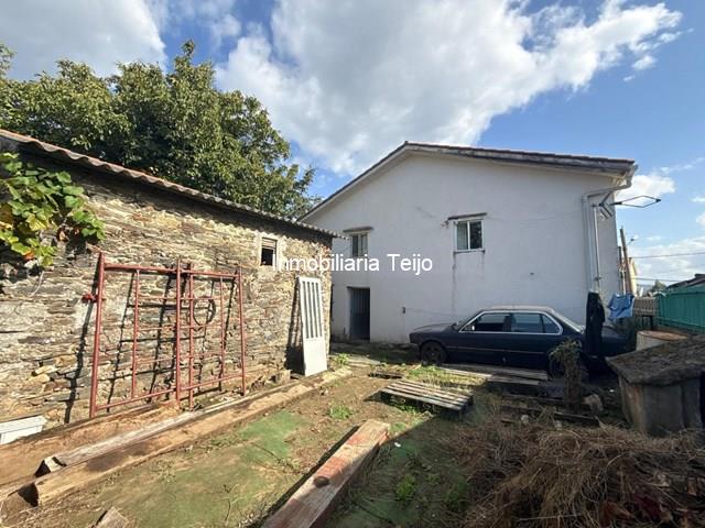 SE VENDE CASA ADOSADA CON FINCA EN LA ZONA DE LA FAISCA  - Narón