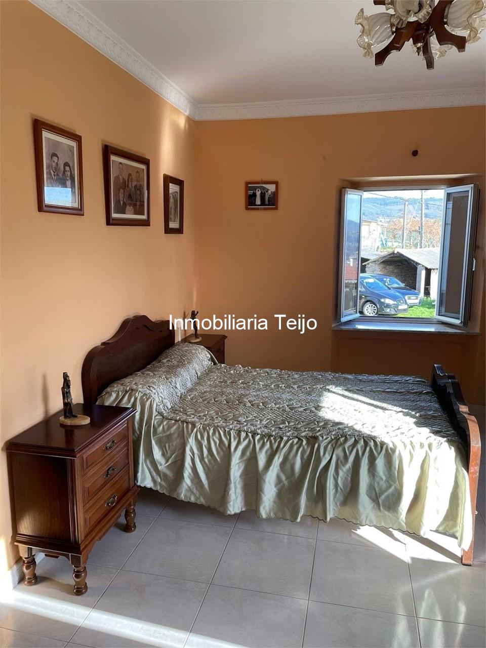 Foto 8 SE VENDE CASA ADOSADA CON FINCA Y BODEGAS EN CEDEIRA