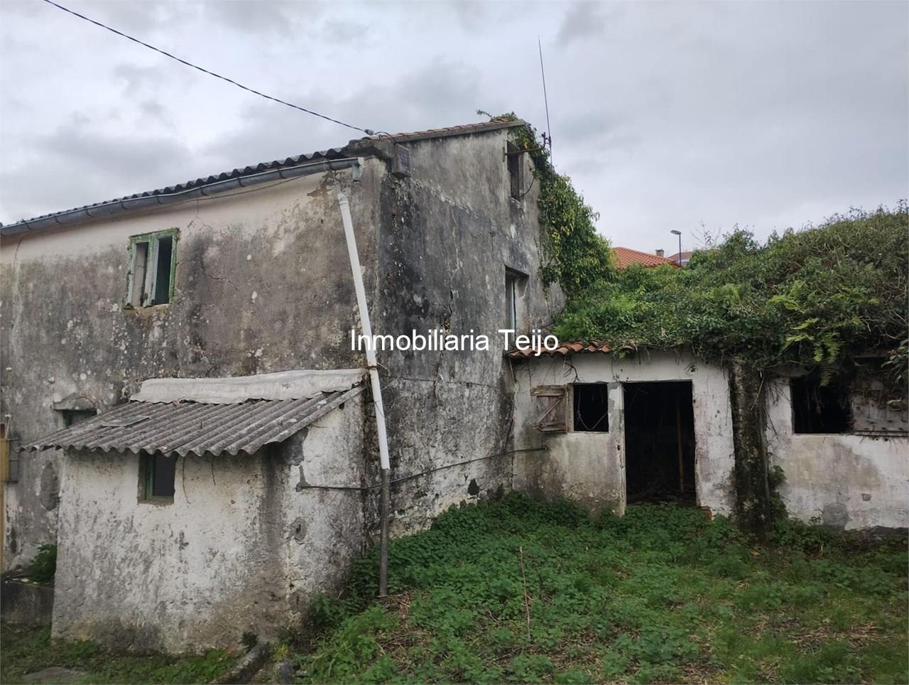 Foto 1 SE VENDE CASA ADOSADA DE PIEDRA PARA REHABILITAR