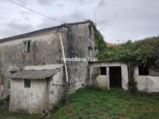 SE VENDE CASA ADOSADA DE PIEDRA PARA REHABILITAR - Ferrol