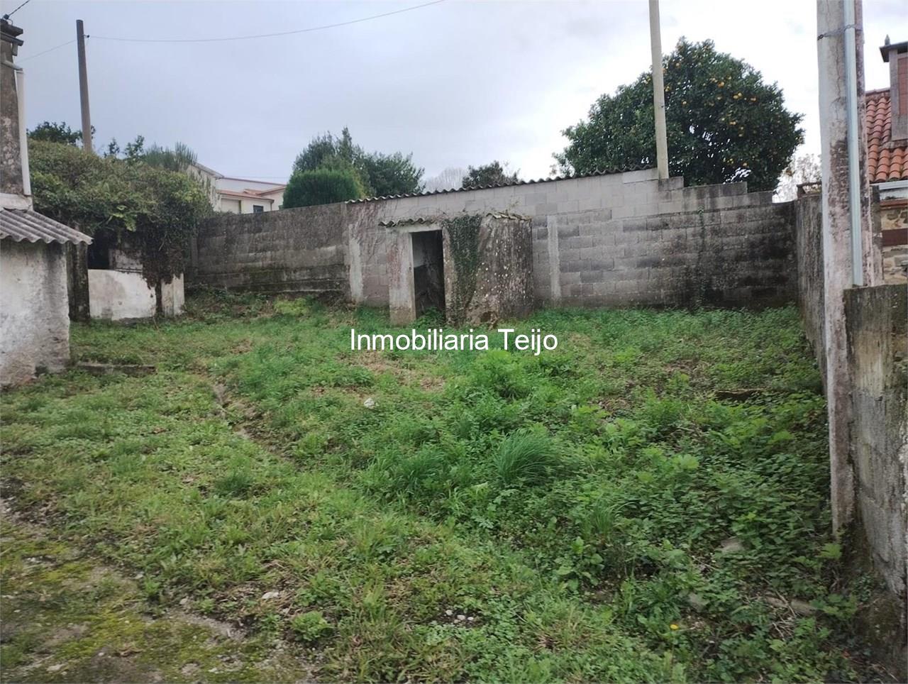 Foto 2 SE VENDE CASA ADOSADA DE PIEDRA PARA REHABILITAR