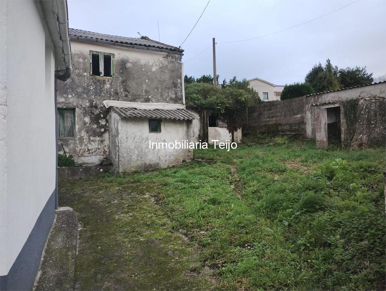 Foto 3 SE VENDE CASA ADOSADA DE PIEDRA PARA REHABILITAR