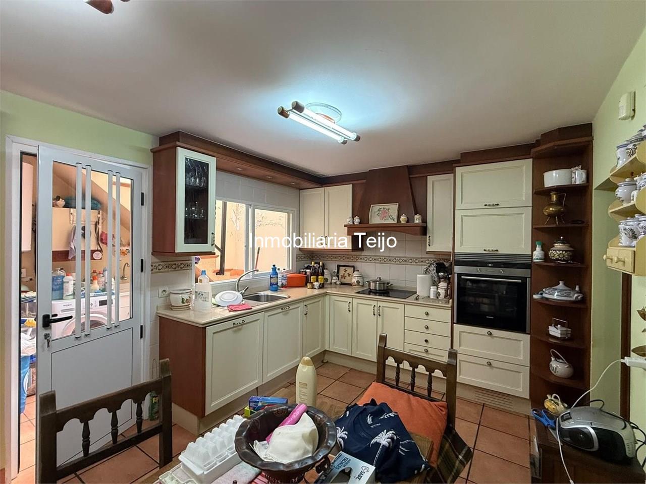 Foto 2 SE VENDE CASA ADOSADA EN MANIÑOS