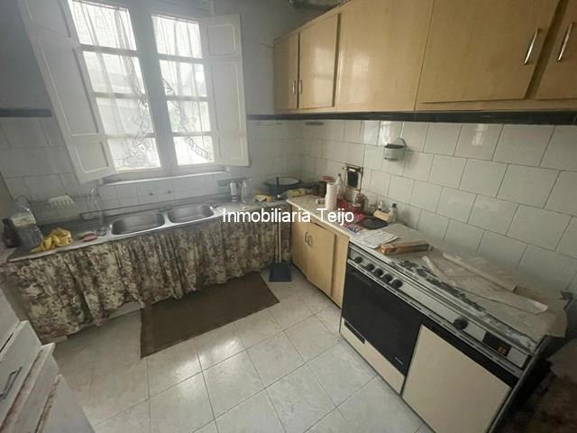SE VENDE CASA CON BODEGAS Y FINCA CERRADA EN FREIXEIRO - Narón