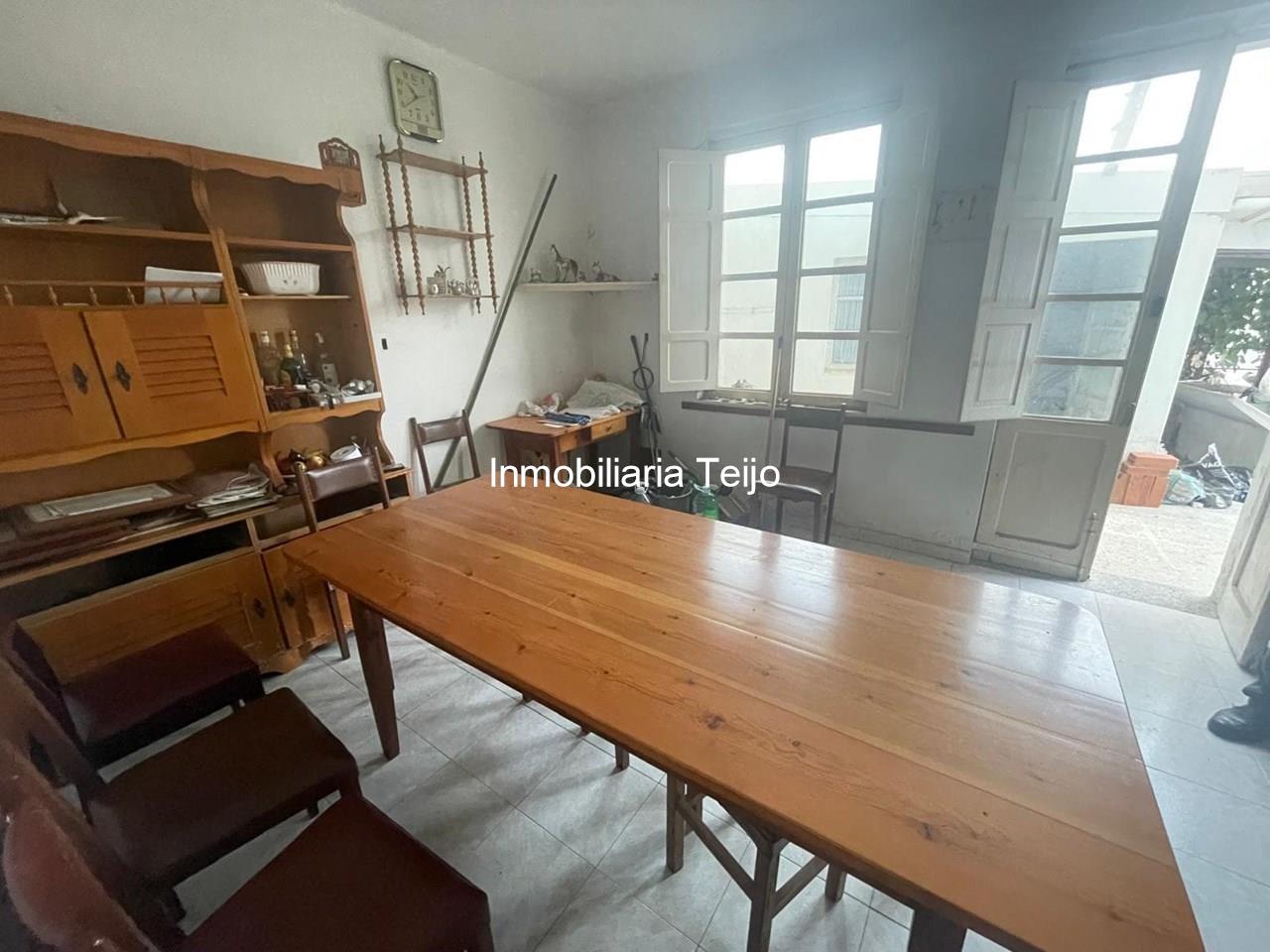 Foto 2 SE VENDE CASA CON BODEGAS Y FINCA CERRADA EN FREIXEIRO