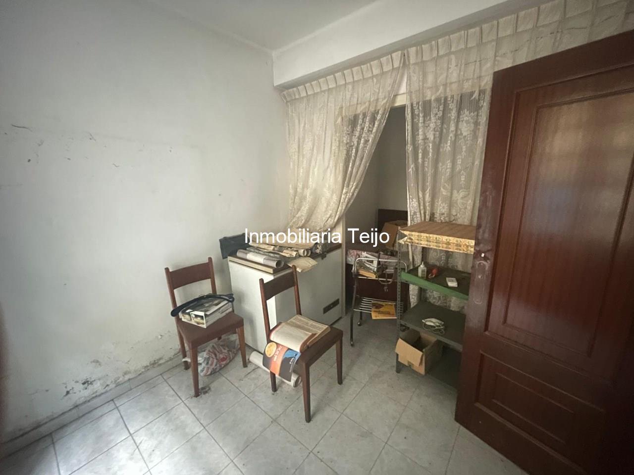 Foto 4 SE VENDE CASA CON BODEGAS Y FINCA CERRADA EN FREIXEIRO