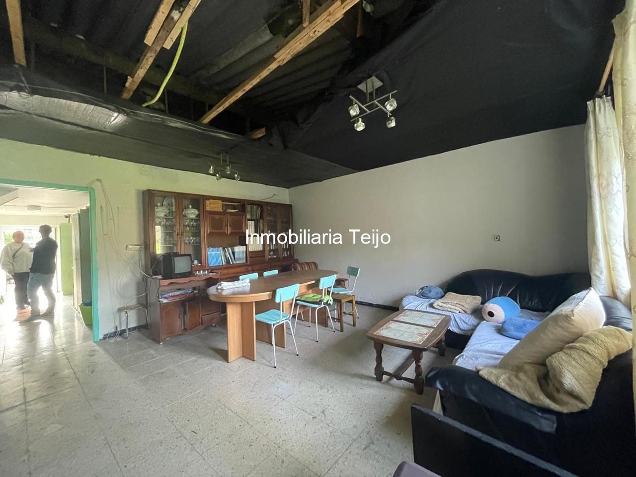 Foto 10 SE VENDE CASA CON FICNA CERRADA EN SAN SADURNIÑO