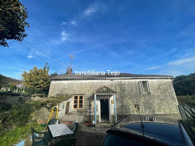 SE VENDE CASA CON FICNA CERRADA EN SAN SADURNIÑO