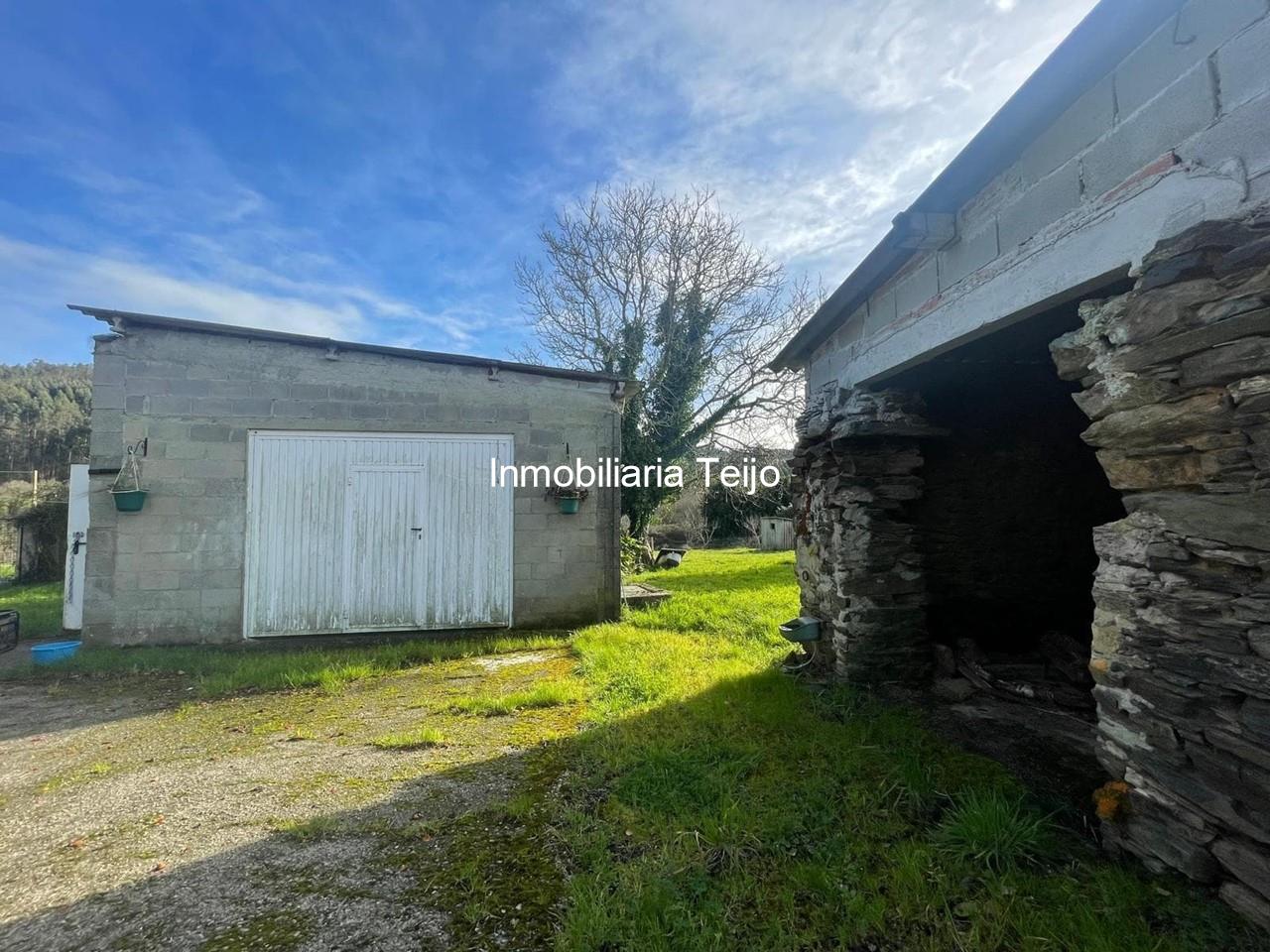 Foto 3 SE VENDE CASA CON FICNA CERRADA EN SAN SADURNIÑO