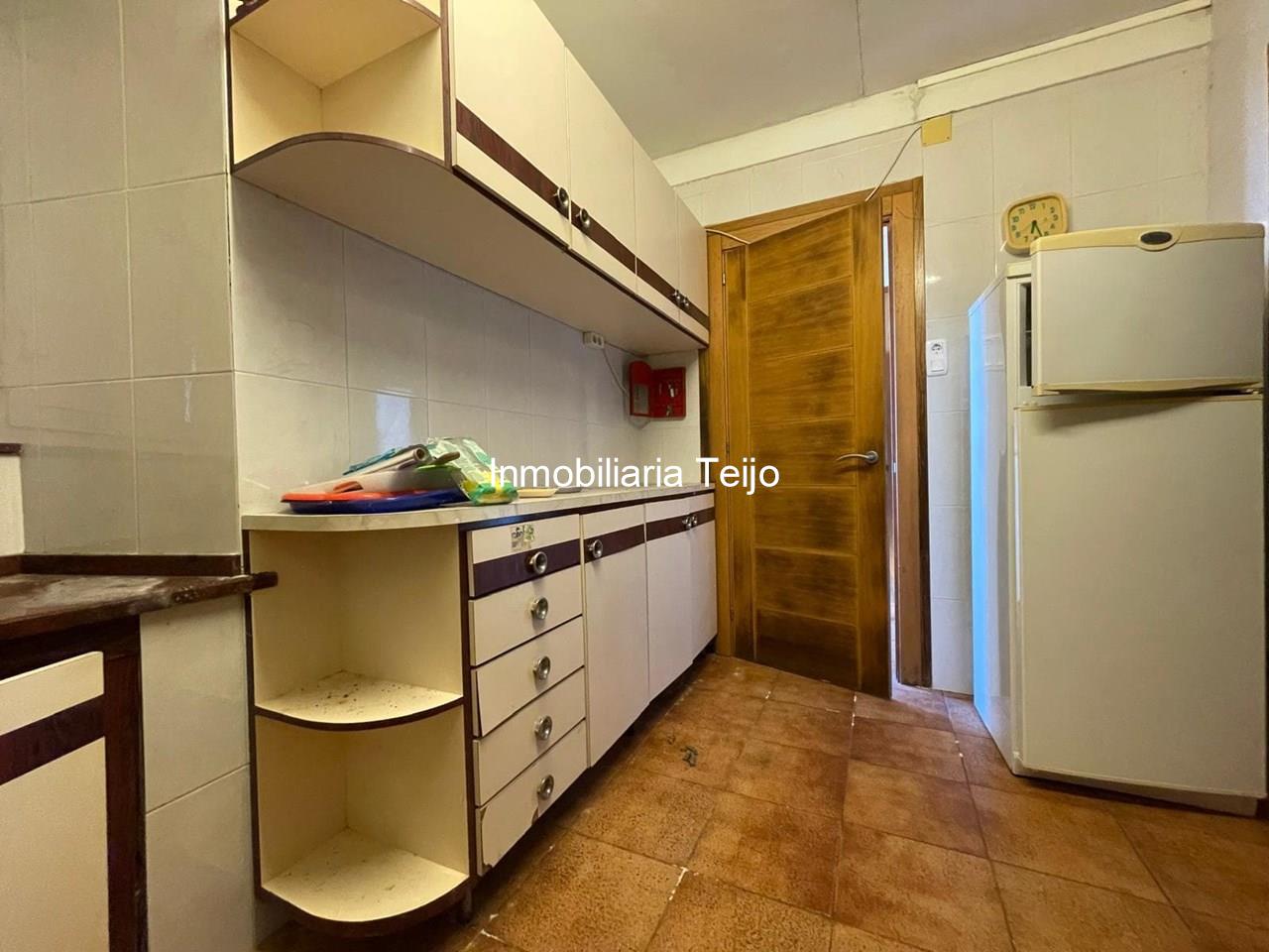 Foto 2 SE VENDE CASA CON FINCA CERRADA, GARAJE Y PATIO EN NEDA