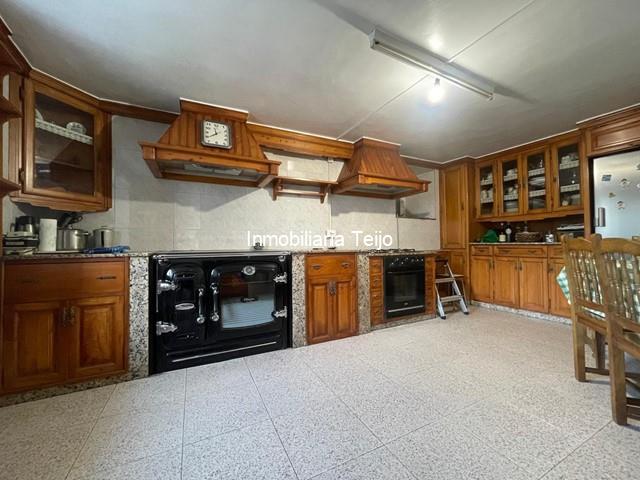 SE VENDE CASA CON FINCA Y BODEGAS EN SAN ROMÁN (CEDEIRA)