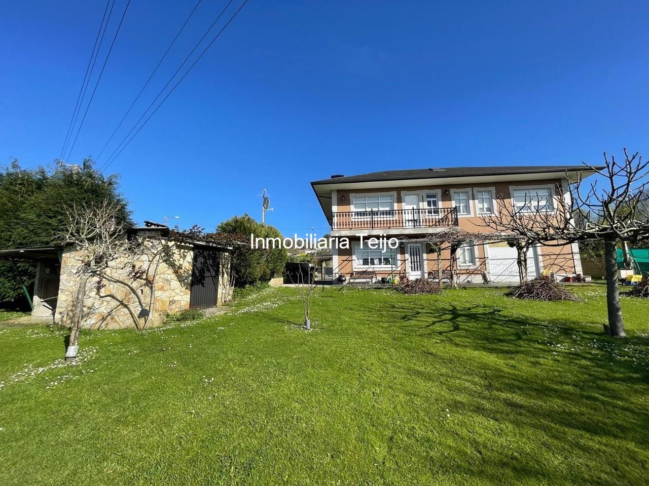 Foto 1 SE VENDE CASA CON FINCA Y VISTAS A LA RIA EN BARALLOBRE 