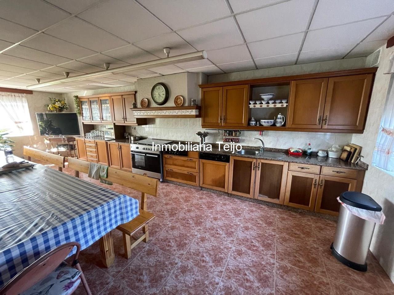 Foto 21 SE VENDE CASA CON FINCA Y VISTAS A LA RIA EN BARALLOBRE 