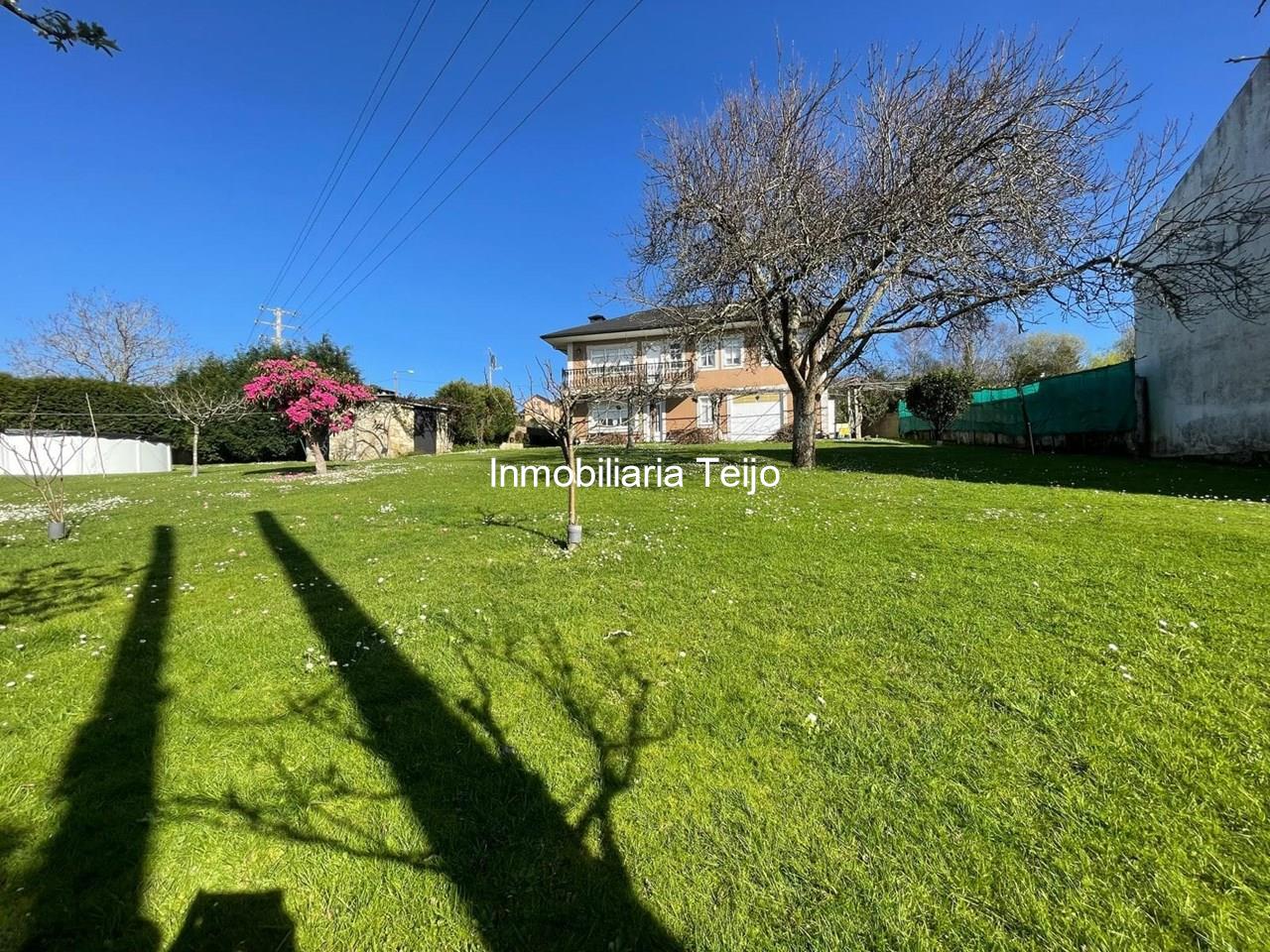 Foto 3 SE VENDE CASA CON FINCA Y VISTAS A LA RIA EN BARALLOBRE 