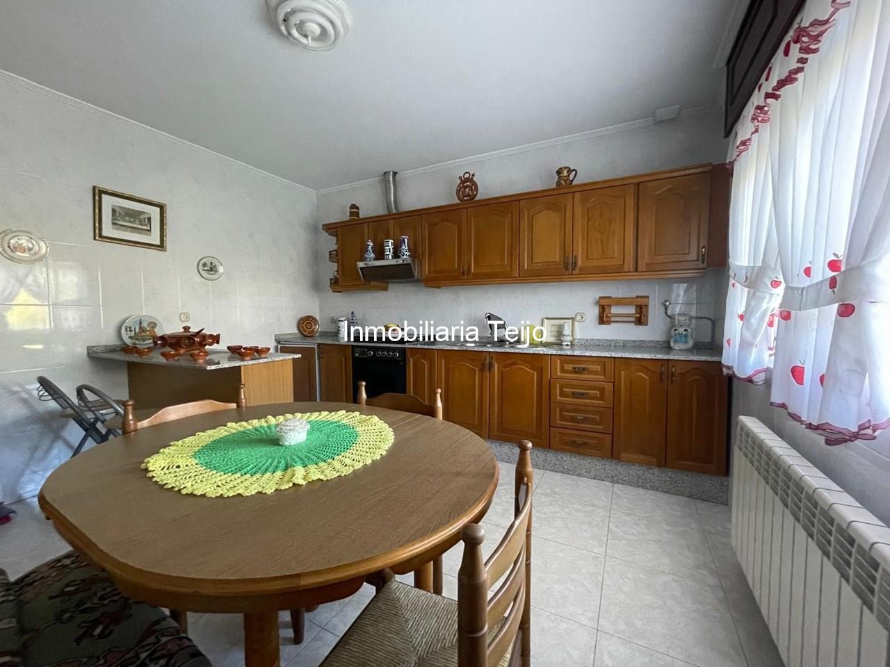 Foto 6 SE VENDE CASA CON FINCA Y VISTAS A LA RIA EN BARALLOBRE 