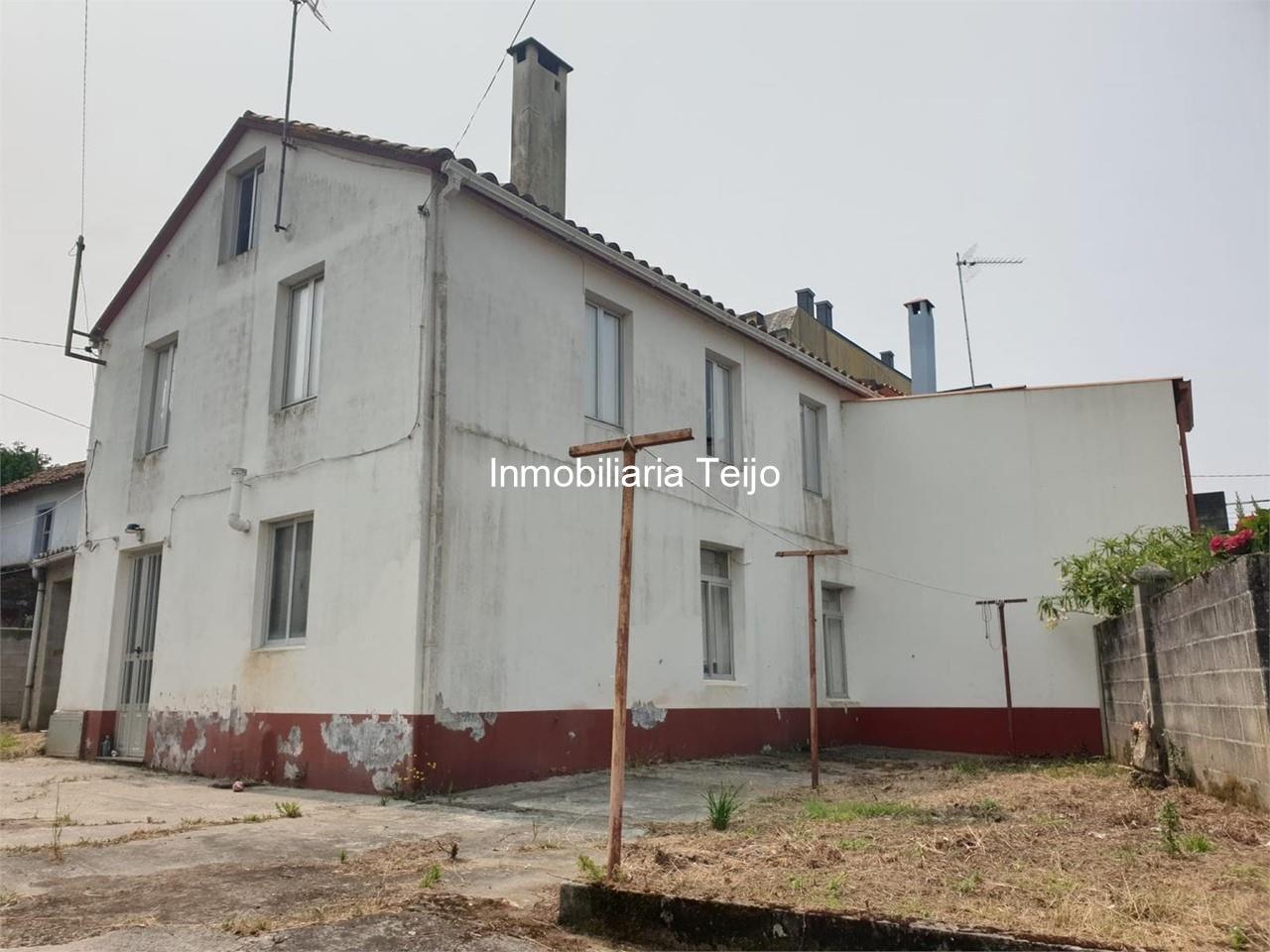 Foto 1 SE VENDE CASA CON PATIO CERRADO Y BODEGAS EN CEDEIRA