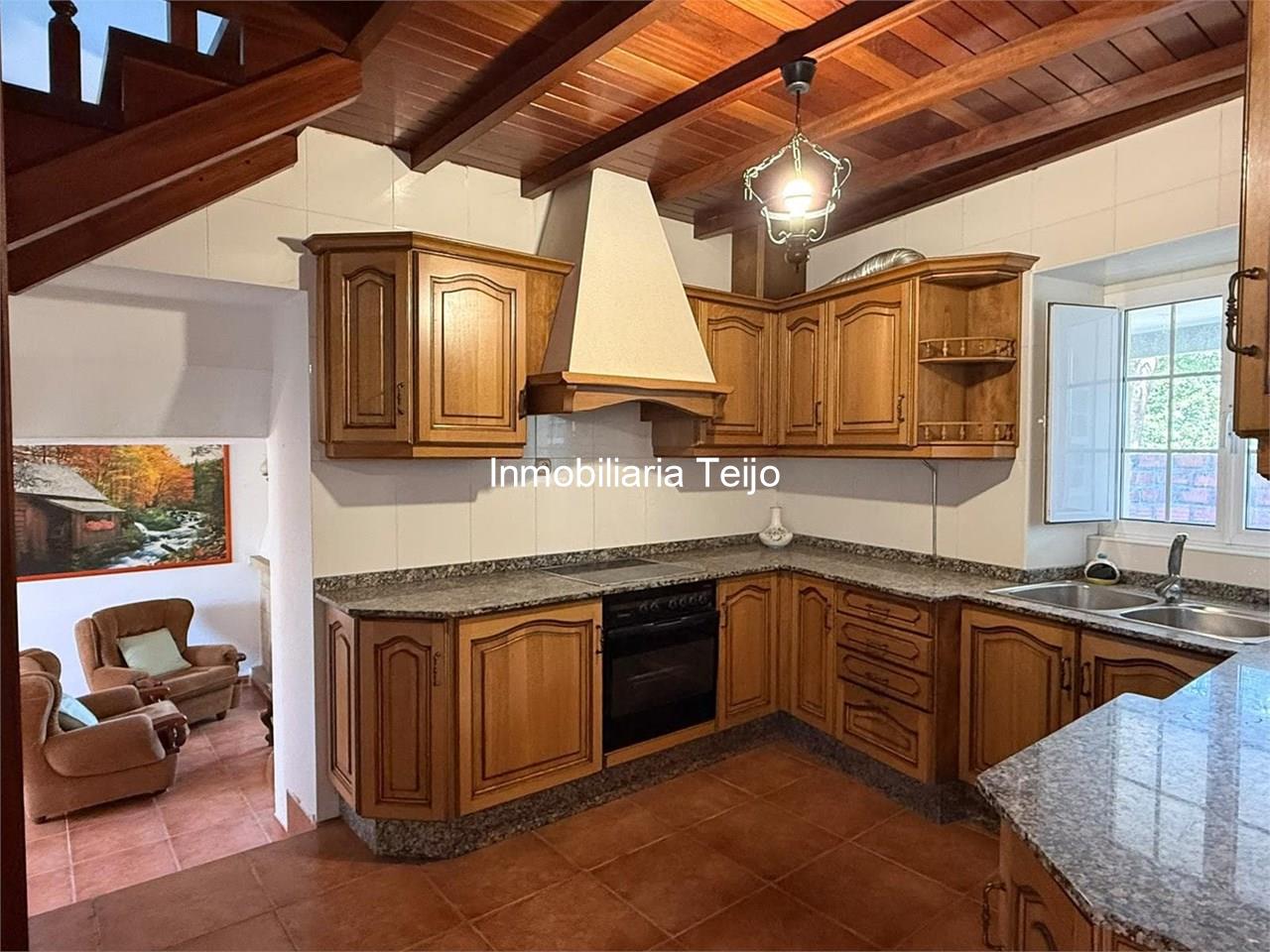 Foto 1 SE VENDE CASA DE PIEDRA ADOSADA EN EL COUTO
