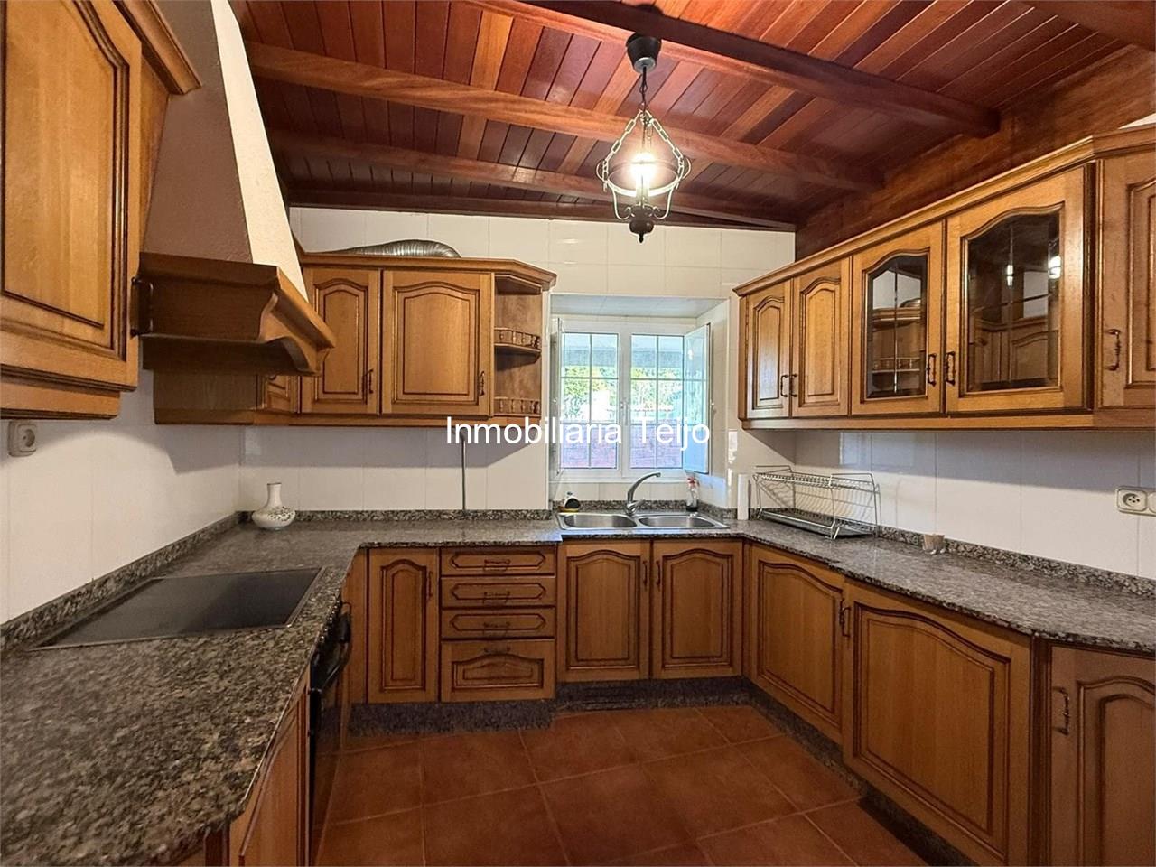 Foto 2 SE VENDE CASA DE PIEDRA ADOSADA EN EL COUTO